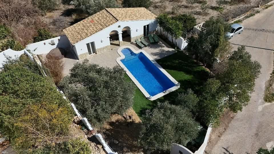 Chalet de 7 habitaciones en Cantoria en venta con piscina - 299.995 € (Ref: 9798753)