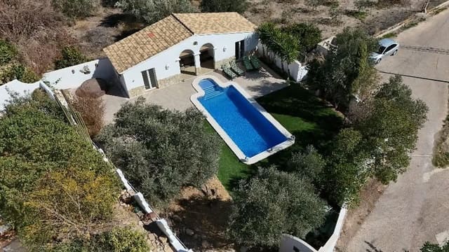 Chalet de 7 habitaciones en Cantoria en venta - 299.995 € (Ref: 9798753)