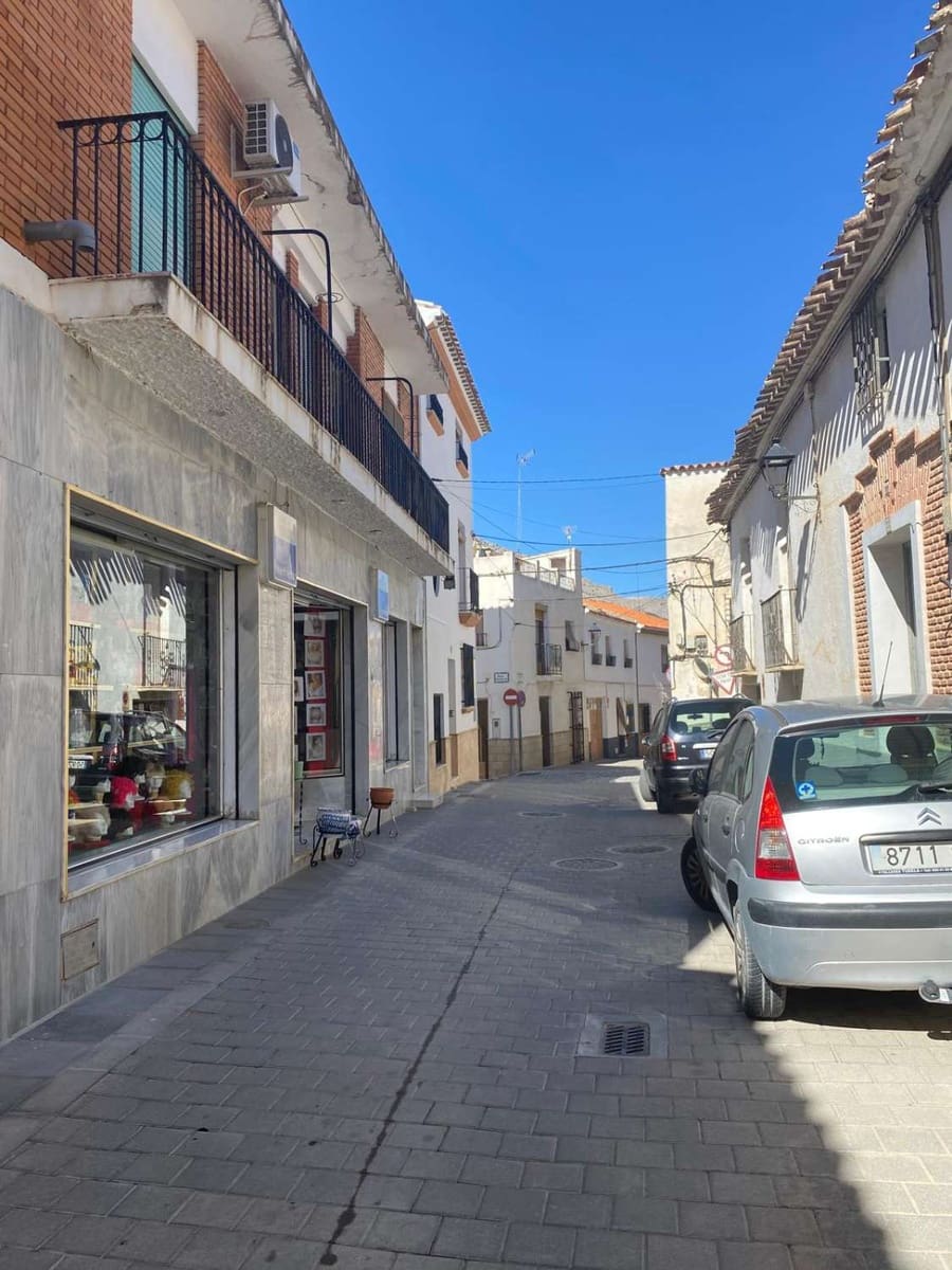 5 slaapkamer Huis te koop in Velez-Rubio - € 75.000 (Ref: 9861568)