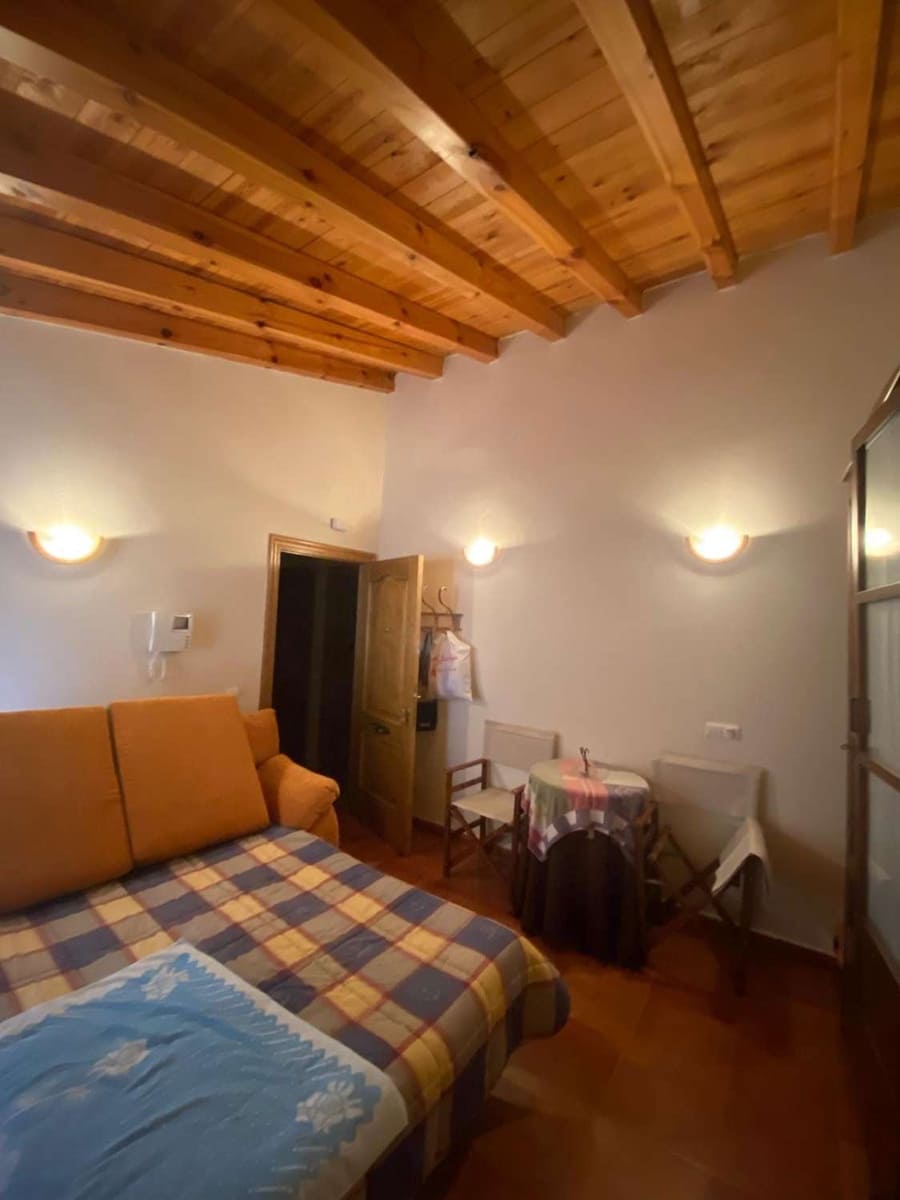 4 bedroom Apartment for sale in Velez-Blanco - € 110,000 (Ref: 9926804)