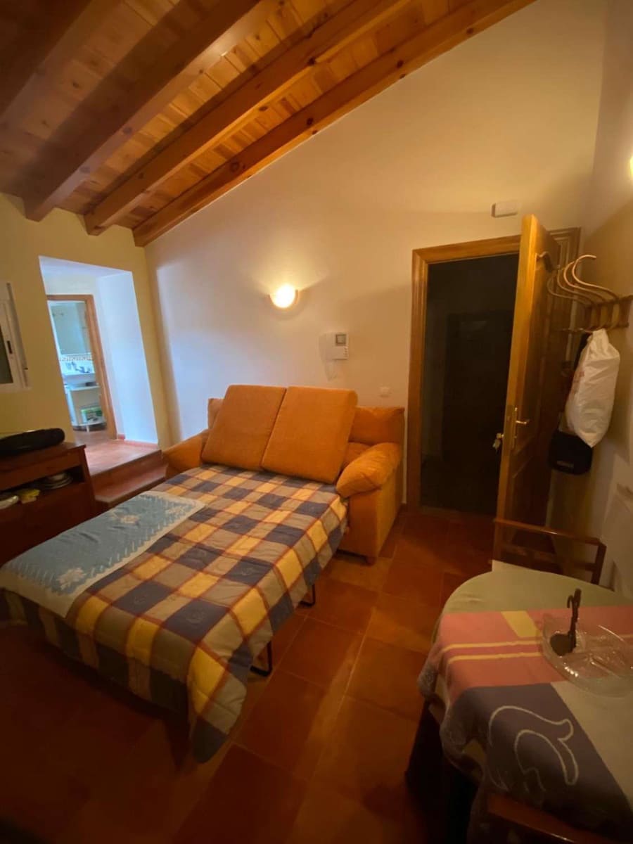 4 bedroom Apartment for sale in Velez-Blanco - € 110,000 (Ref: 9926804)