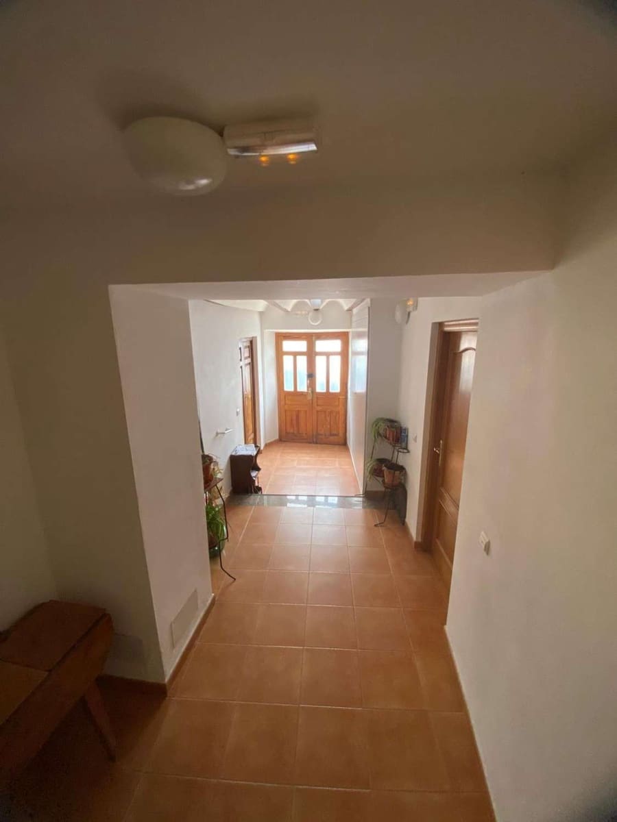 4 bedroom Apartment for sale in Velez-Blanco - € 110,000 (Ref: 9926804)
