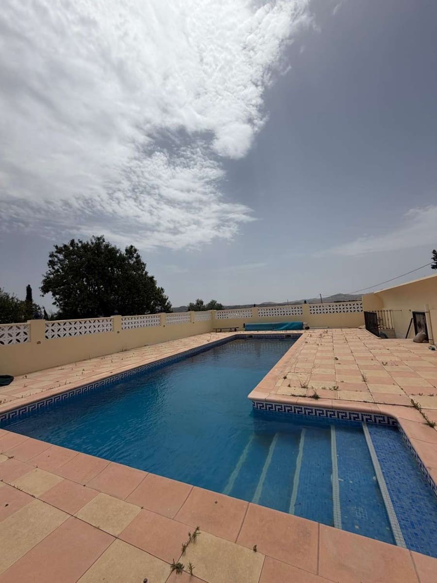 7 bedroom Villa for sale in Velez-Blanco with pool - € 499,950 (Ref: 9966157)