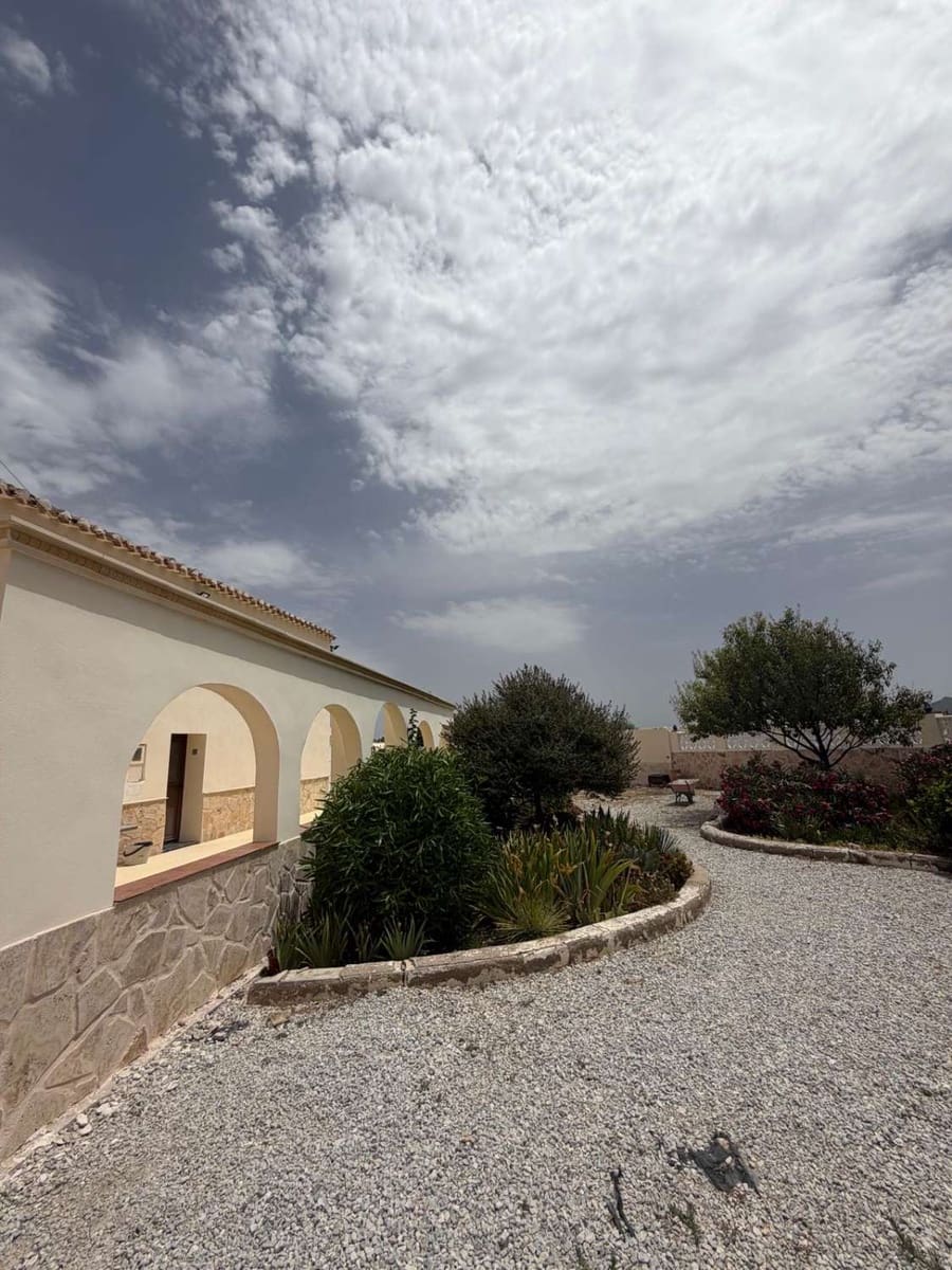 7 bedroom Villa for sale in Velez-Blanco with pool - € 499,950 (Ref: 9966157)
