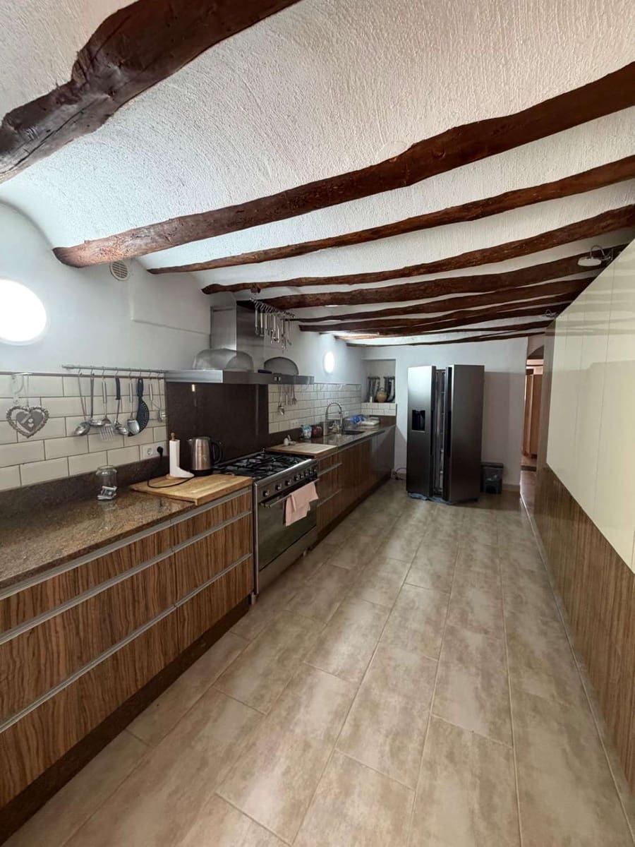 7 bedroom Villa for sale in Velez-Blanco with pool - € 499,950 (Ref: 9966157)