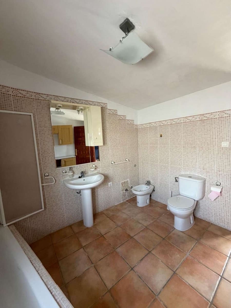 7 bedroom Villa for sale in Velez-Blanco with pool - € 499,950 (Ref: 9966157)