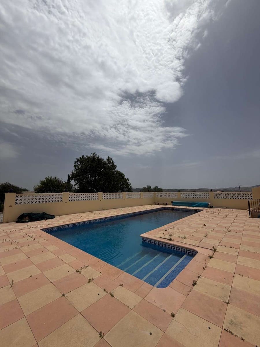 7 bedroom Villa for sale in Velez-Blanco with pool - € 499,950 (Ref: 9966157)