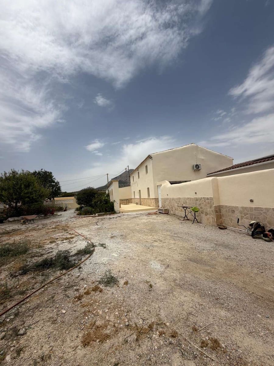7 bedroom Villa for sale in Velez-Blanco with pool - € 499,950 (Ref: 9966157)