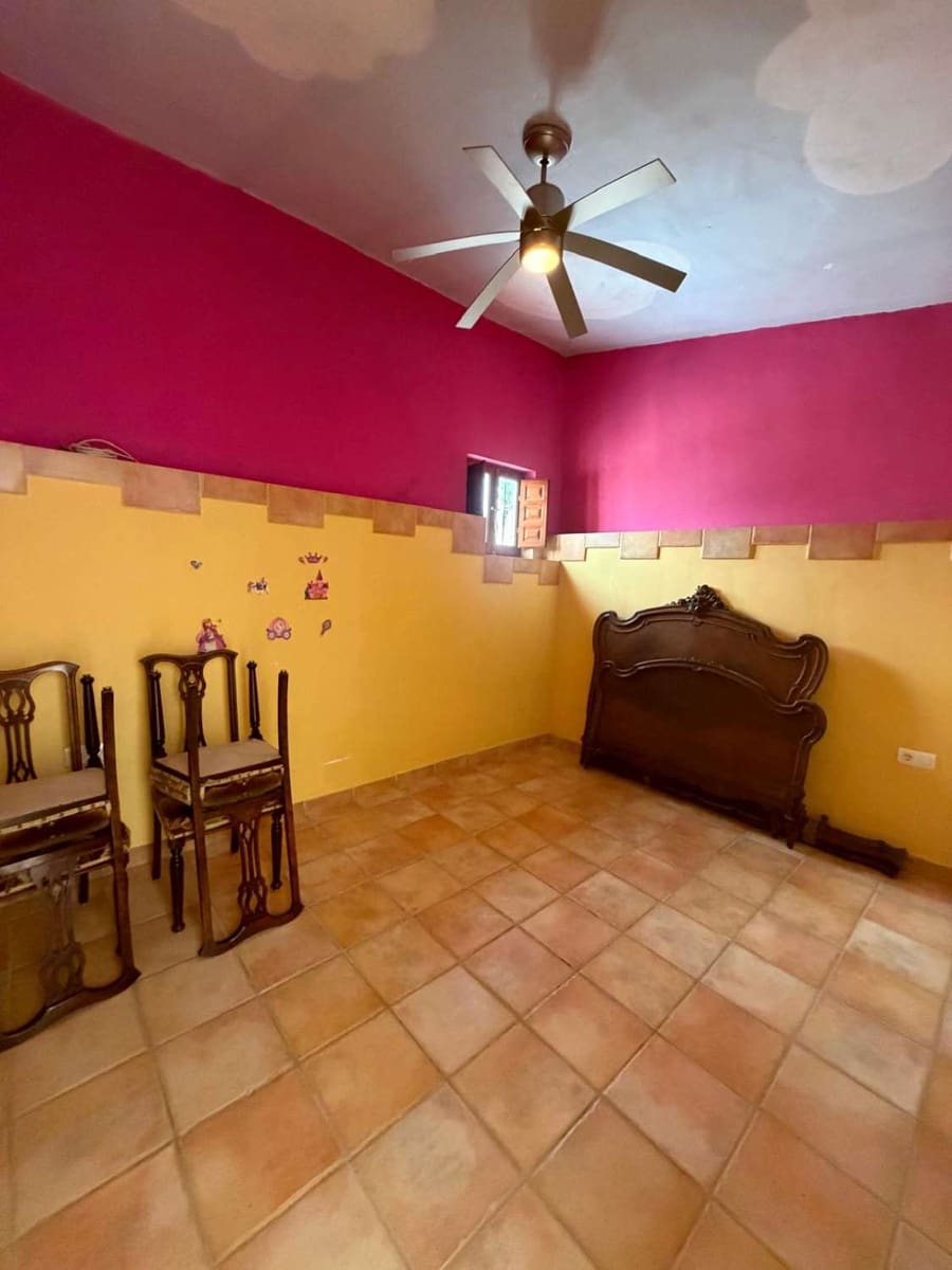 7 bedroom Villa for sale in Velez-Blanco with pool - € 499,950 (Ref: 9966157)