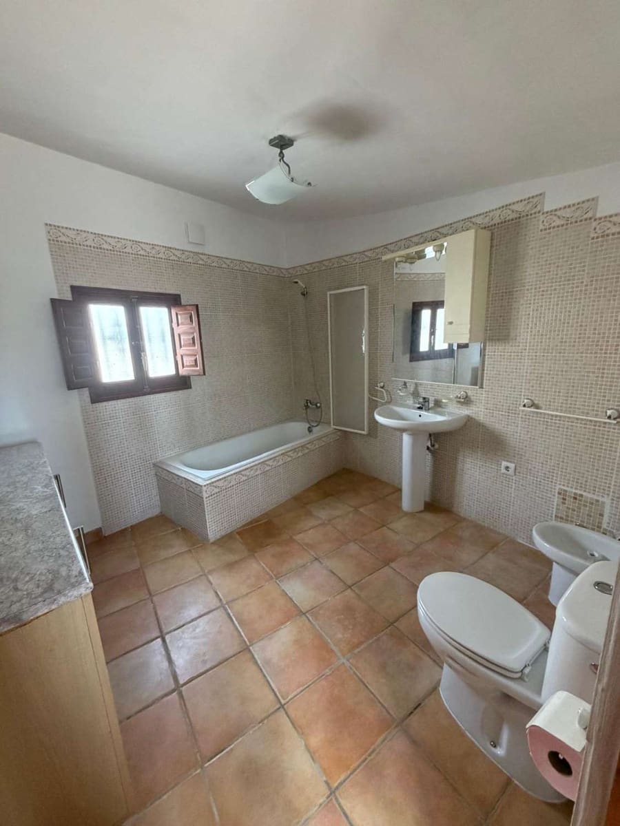 7 bedroom Villa for sale in Velez-Blanco with pool - € 499,950 (Ref: 9966157)