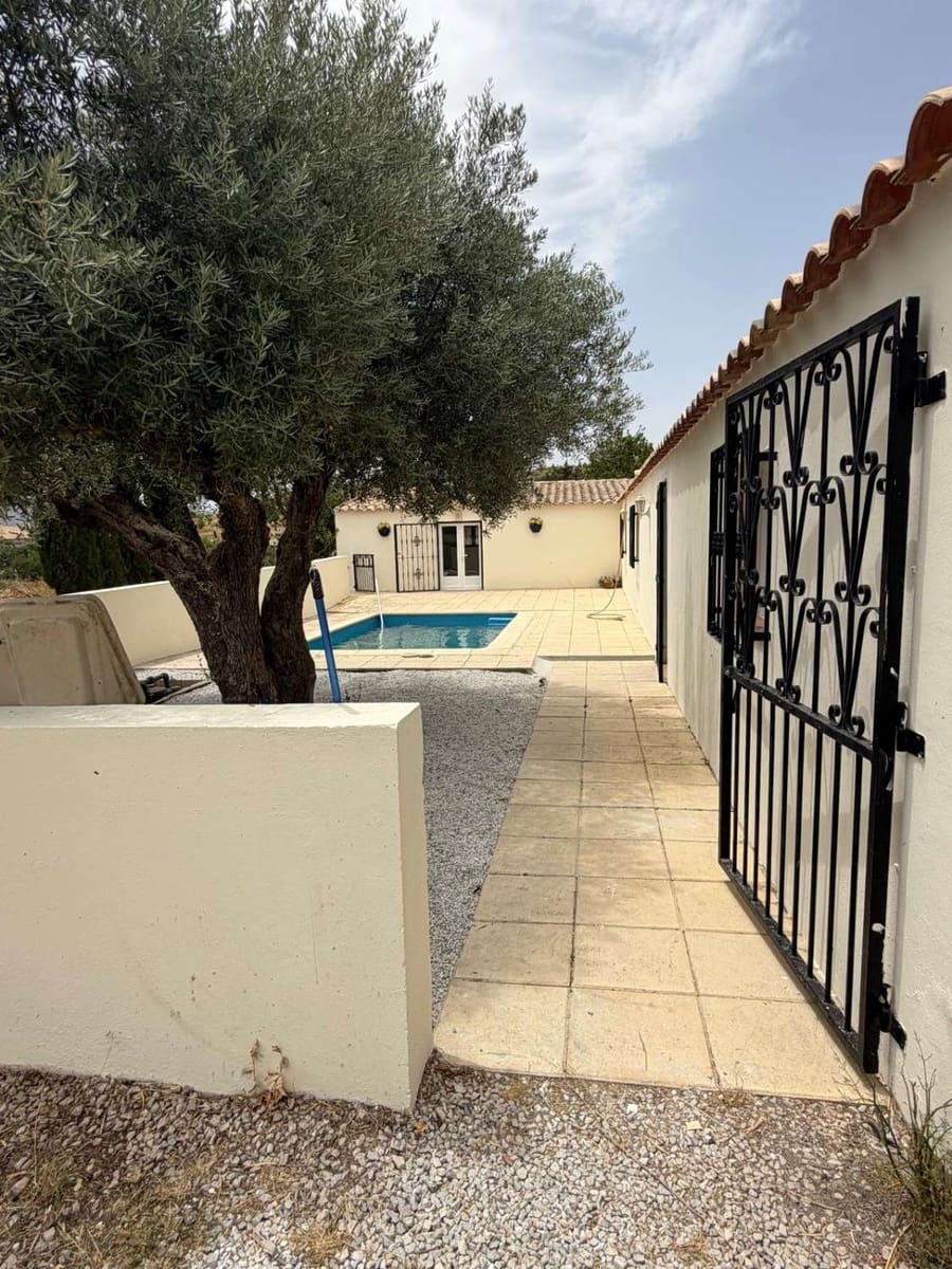 7 bedroom Villa for sale in Velez-Blanco with pool - € 499,950 (Ref: 9966157)