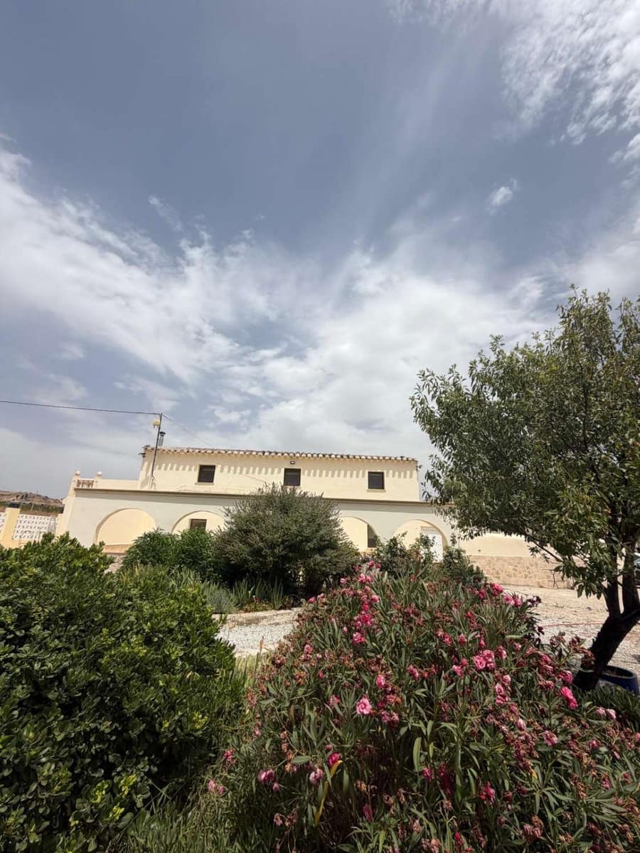 7 bedroom Villa for sale in Velez-Blanco with pool - € 499,950 (Ref: 9966157)