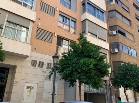 Erhverv til salg i La Petxina, Valencia by - € 243.200 (Ref: 9147740)