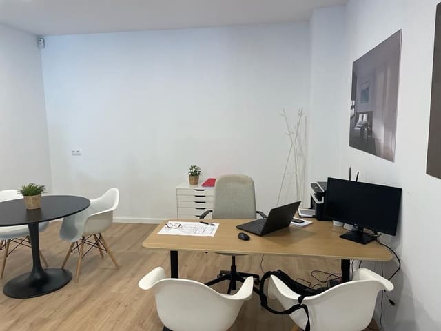 Erhverv til salg i Benicalap, Valencia by - € 195.000 (Ref: 9147764)