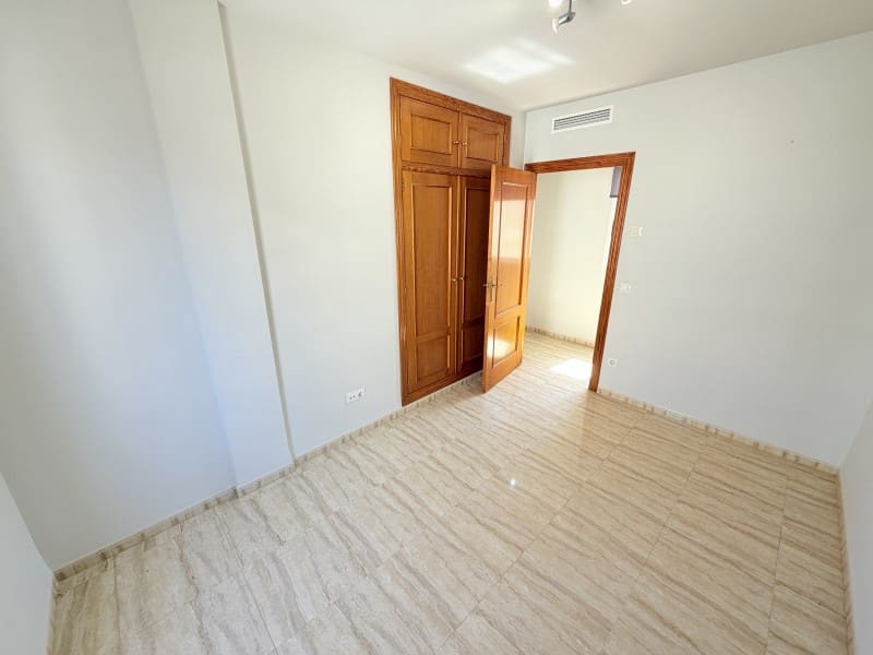 3 bedroom Flat for sale in Canals - € 120,000 (Ref: 10008787)