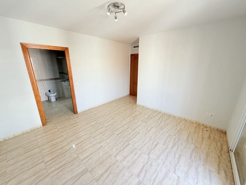 3 bedroom Flat for sale in Canals - € 120,000 (Ref: 10008787)