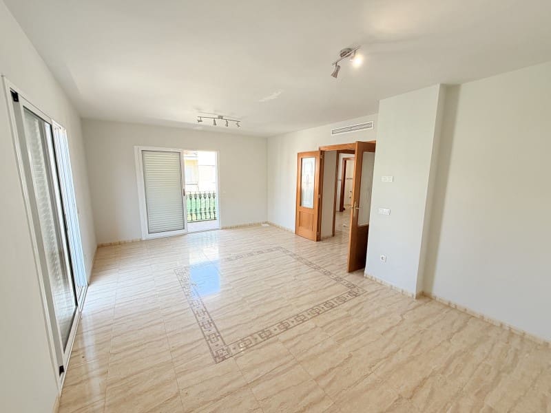 3 bedroom Flat for sale in Canals - € 120,000 (Ref: 10008787)