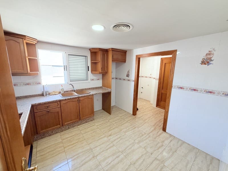 3 bedroom Flat for sale in Canals - € 120,000 (Ref: 10008787)