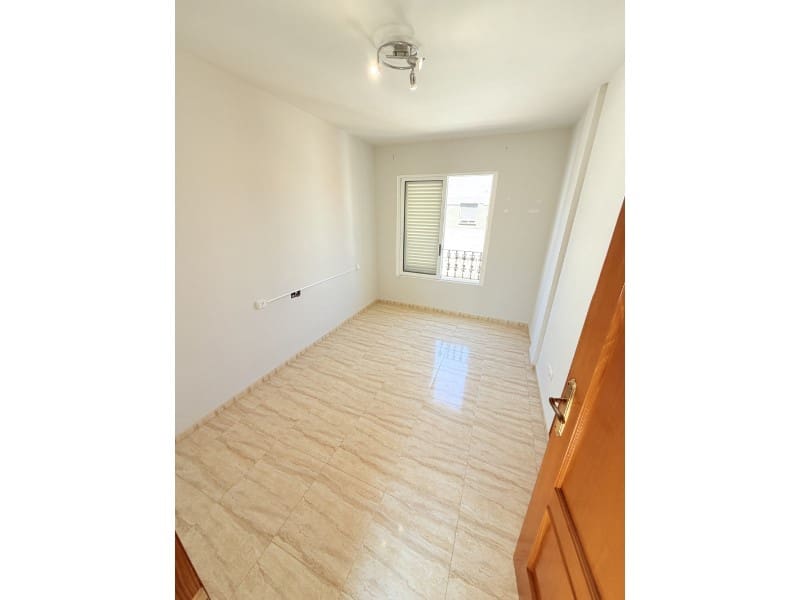 3 bedroom Flat for sale in Canals - € 120,000 (Ref: 10008787)