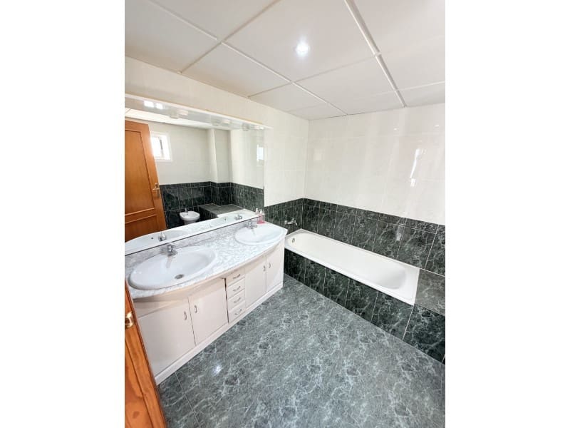 3 bedroom Flat for sale in Canals - € 120,000 (Ref: 10008787)