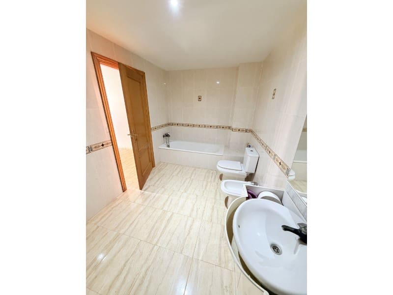 3 bedroom Flat for sale in Canals - € 120,000 (Ref: 10008787)
