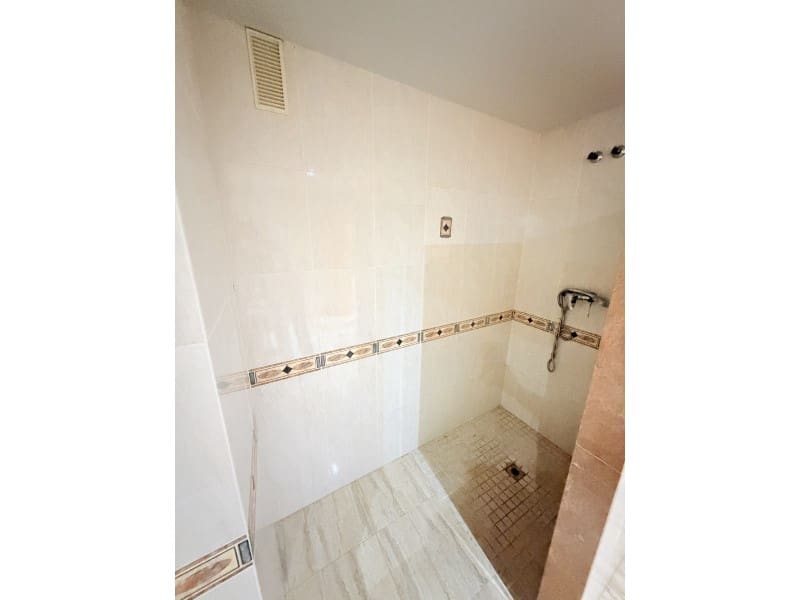 3 bedroom Flat for sale in Canals - € 120,000 (Ref: 10008787)