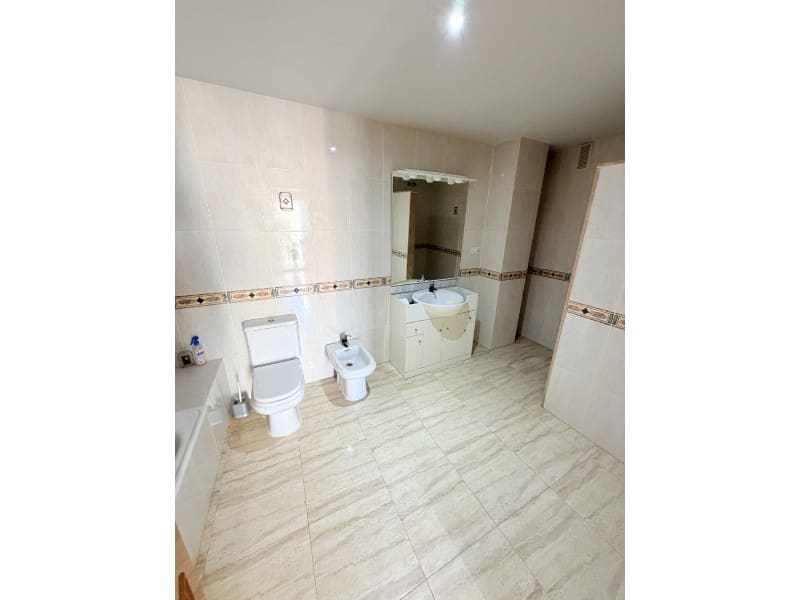3 bedroom Flat for sale in Canals - € 120,000 (Ref: 10008787)