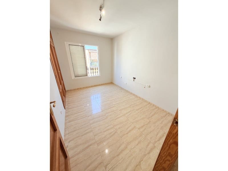 3 bedroom Flat for sale in Canals - € 120,000 (Ref: 10008787)