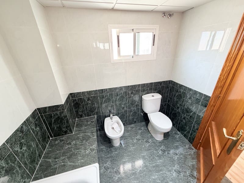 3 bedroom Flat for sale in Canals - € 120,000 (Ref: 10008787)