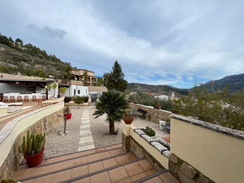 4 bedroom Villa for sale in Balones with pool garage - € 325,000 (Ref: 10008791)