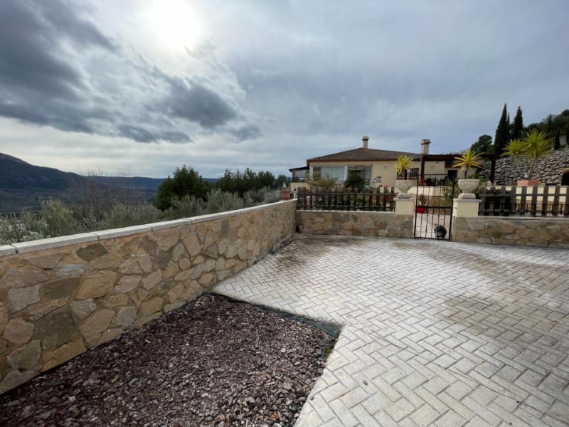 4 bedroom Villa for sale in Balones with pool garage - € 325,000 (Ref: 10008791)