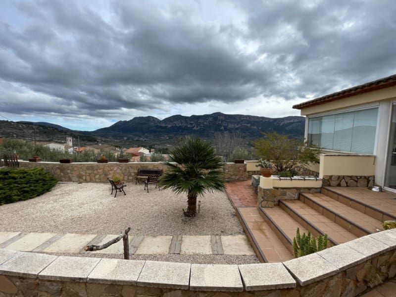 4 bedroom Villa for sale in Balones with pool garage - € 325,000 (Ref: 10008791)