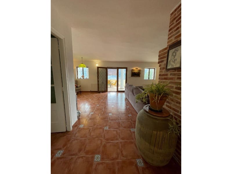 4 bedroom Villa for sale in Balones with pool garage - € 325,000 (Ref: 10008791)