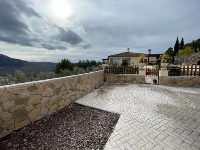 4 bedroom Villa for sale in Balones with pool garage - € 325,000 (Ref: 10008791)