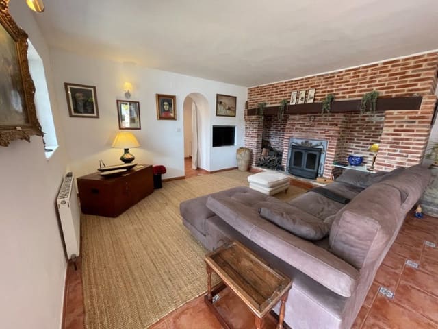 4 bedroom Villa for sale in Balones with pool garage - € 325,000 (Ref: 10008791)