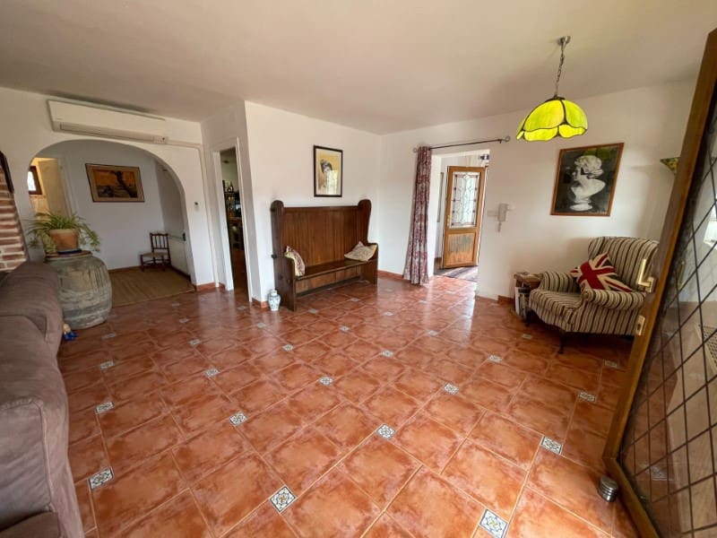4 bedroom Villa for sale in Balones with pool garage - € 325,000 (Ref: 10008791)