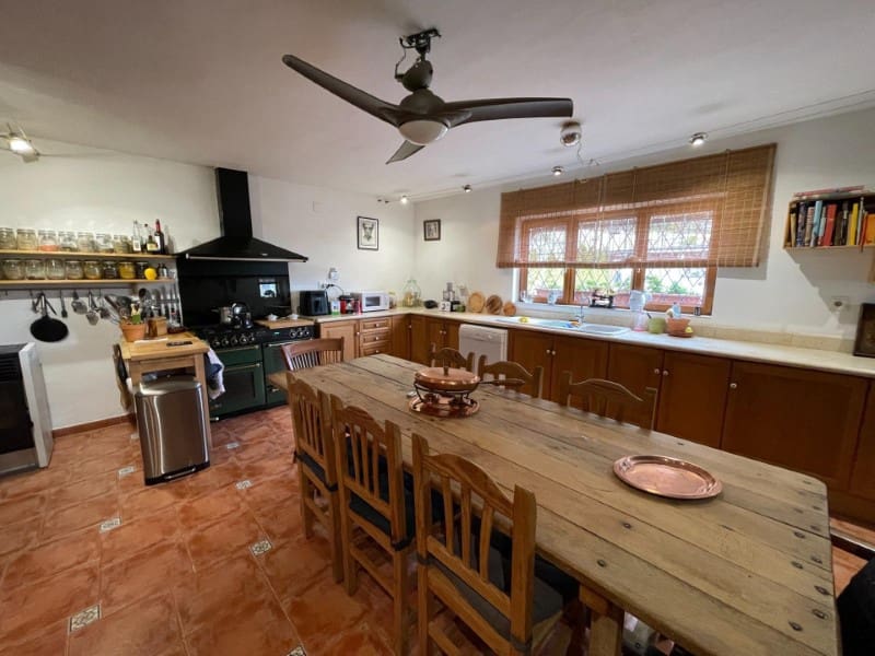 4 bedroom Villa for sale in Balones with pool garage - € 325,000 (Ref: 10008791)