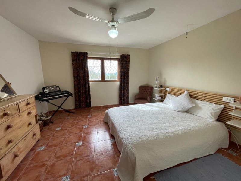 4 bedroom Villa for sale in Balones with pool garage - € 325,000 (Ref: 10008791)
