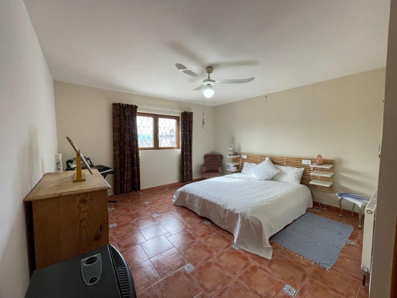 4 bedroom Villa for sale in Balones with pool garage - € 325,000 (Ref: 10008791)