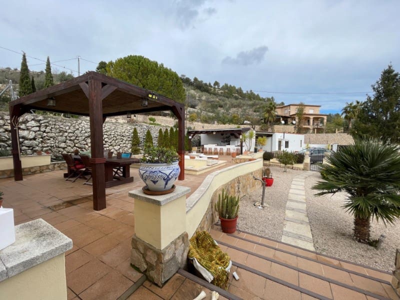 4 bedroom Villa for sale in Balones with pool garage - € 325,000 (Ref: 10008791)