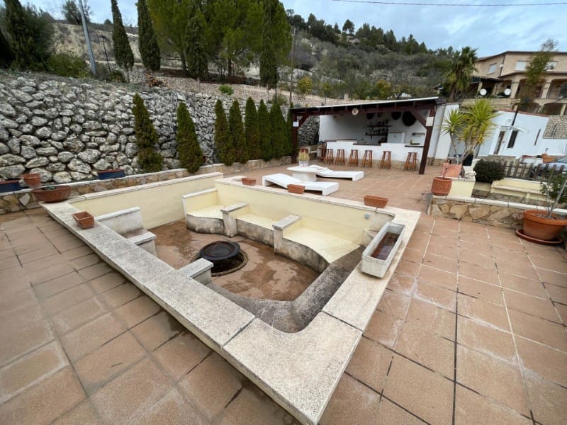 4 bedroom Villa for sale in Balones with pool garage - € 325,000 (Ref: 10008791)