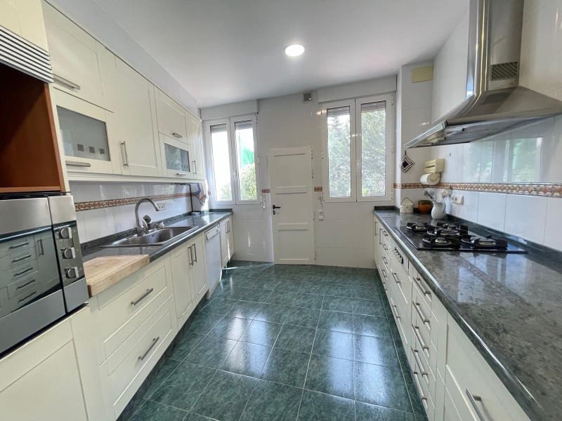 9 bedroom Villa for sale in Cocentaina with garage - € 480,000 (Ref: 10008793)