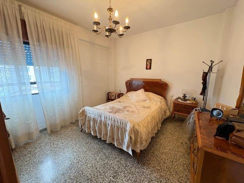 4 bedroom Flat for sale in Xativa - € 139,500 (Ref: 10008795)