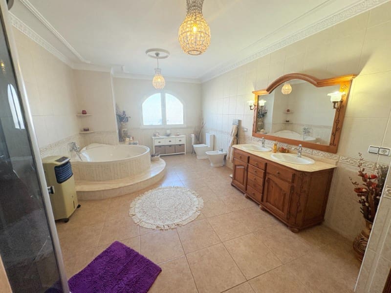 6 soverom Villa til salgs i Canals med svømmebasseng garasje - € 430 000 (Ref: 10008796)