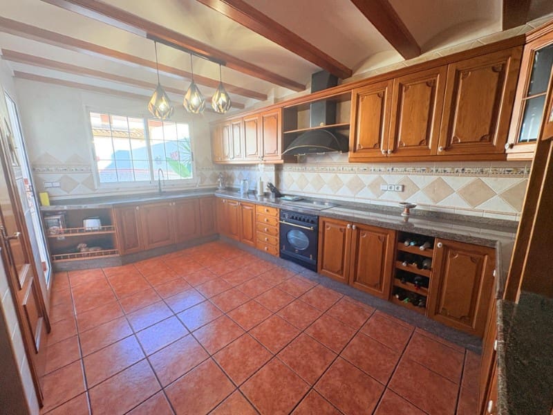 6 soverom Villa til salgs i Canals med svømmebasseng garasje - € 430 000 (Ref: 10008796)
