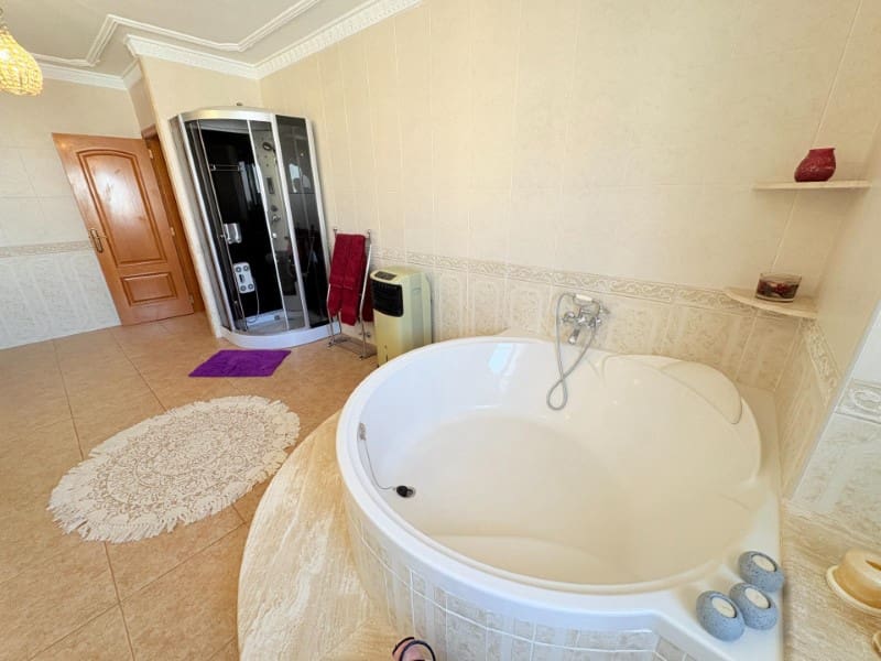 6 soverom Villa til salgs i Canals med svømmebasseng garasje - € 430 000 (Ref: 10008796)