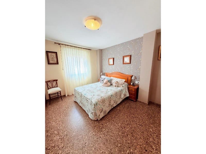 3 bedroom Flat for sale in Canals - € 130,000 (Ref: 10008805)