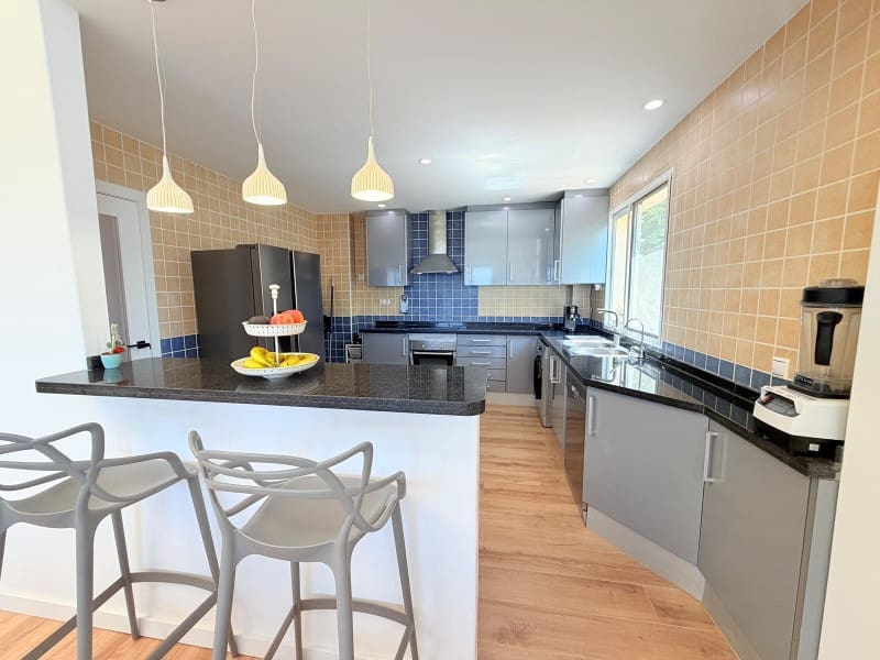 3 chambre Villa/Maison à vendre à Torrent avec piscine garage - 579 000 € (Ref: 10008807)