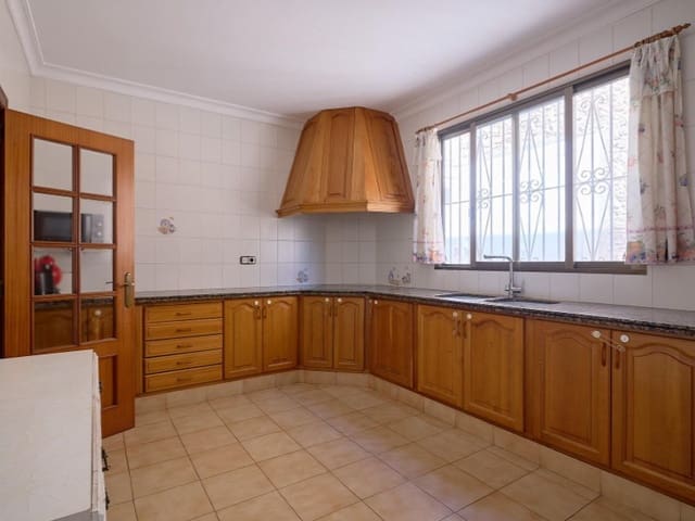 9 makuuhuone Omakotitalo myytävänä paikassa Canals - 360 000 € (Ref: 10008808)
