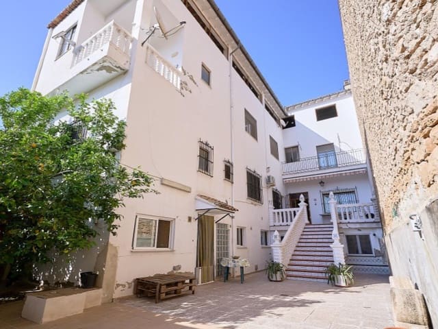 9 makuuhuone Omakotitalo myytävänä paikassa Canals - 360 000 € (Ref: 10008808)